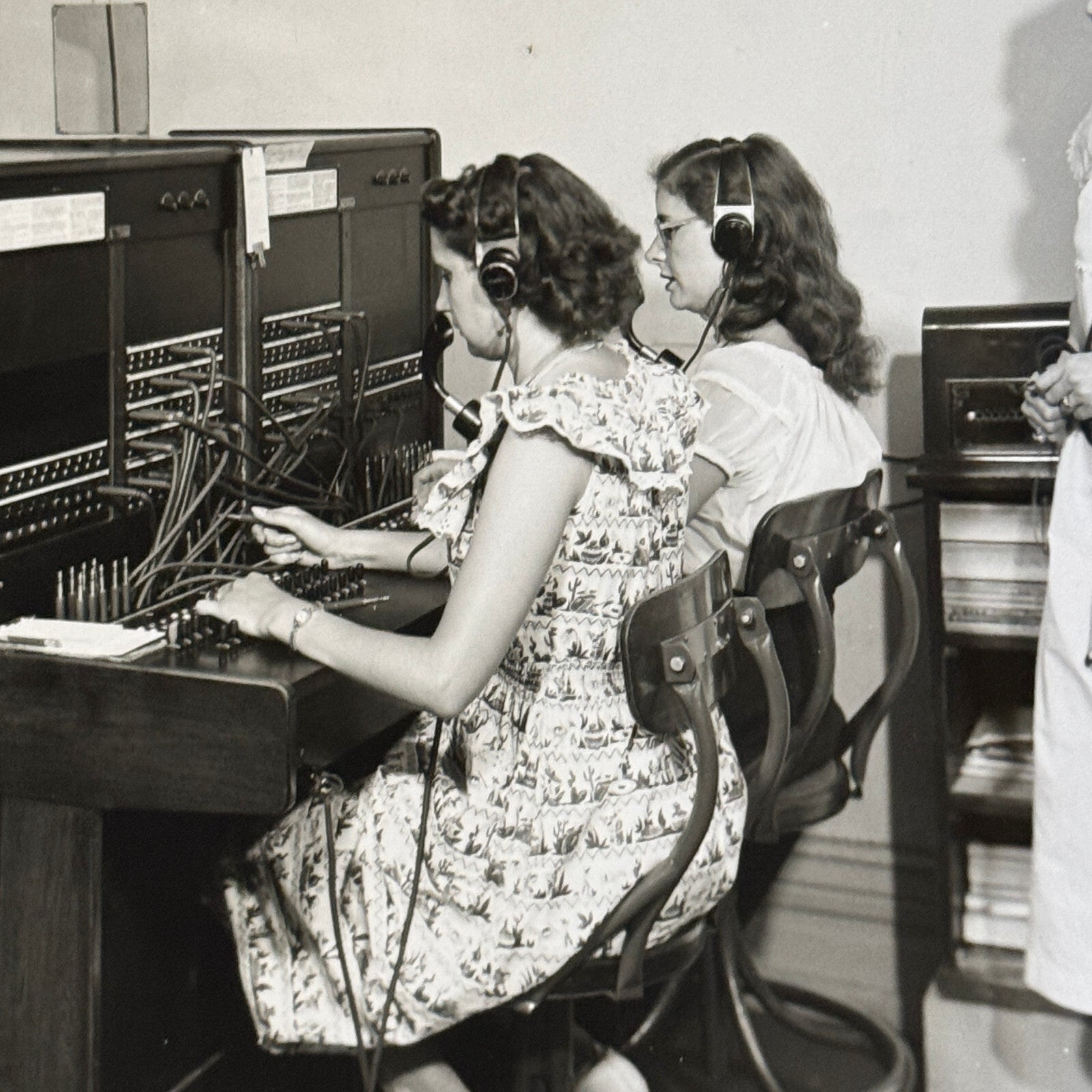 Vintage Photo Photograph Office Workers Telephone Switchboard Machine Simpsons