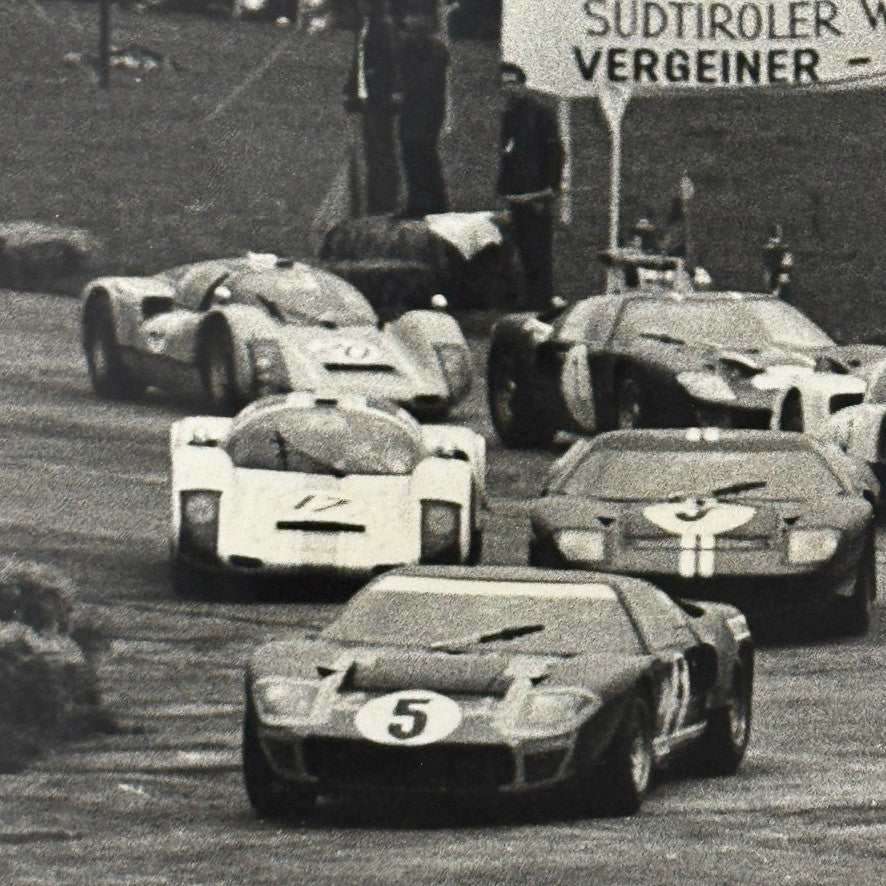 Vintage Racing Photo Ford GT40 Porsche