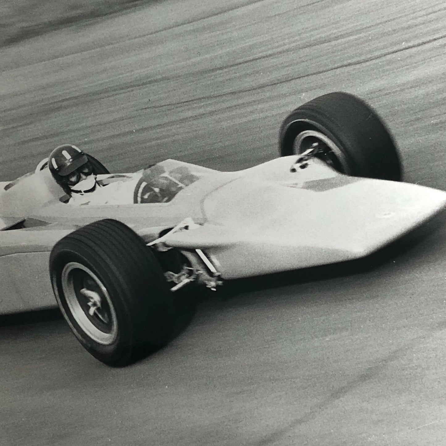 Vintage 1968 Graham Hill Lotus STP Racing Car Press Photo Photograph 
