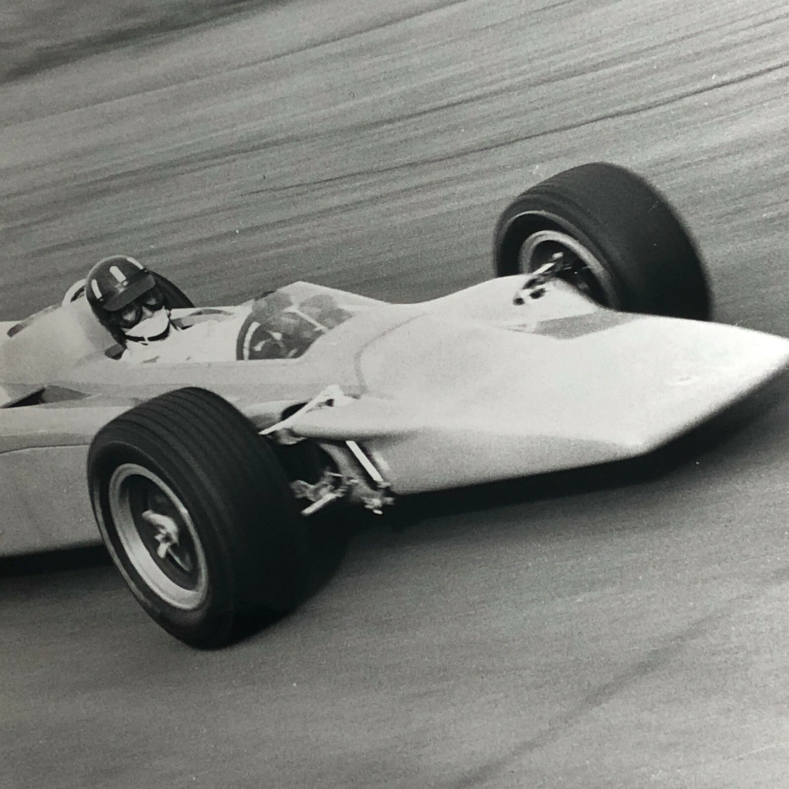Vintage 1968 Graham Hill Lotus STP Racing Car Press Photo Photograph 
