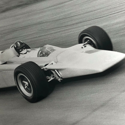 Vintage 1968 Graham Hill Lotus STP Racing Car Press Photo Photograph 