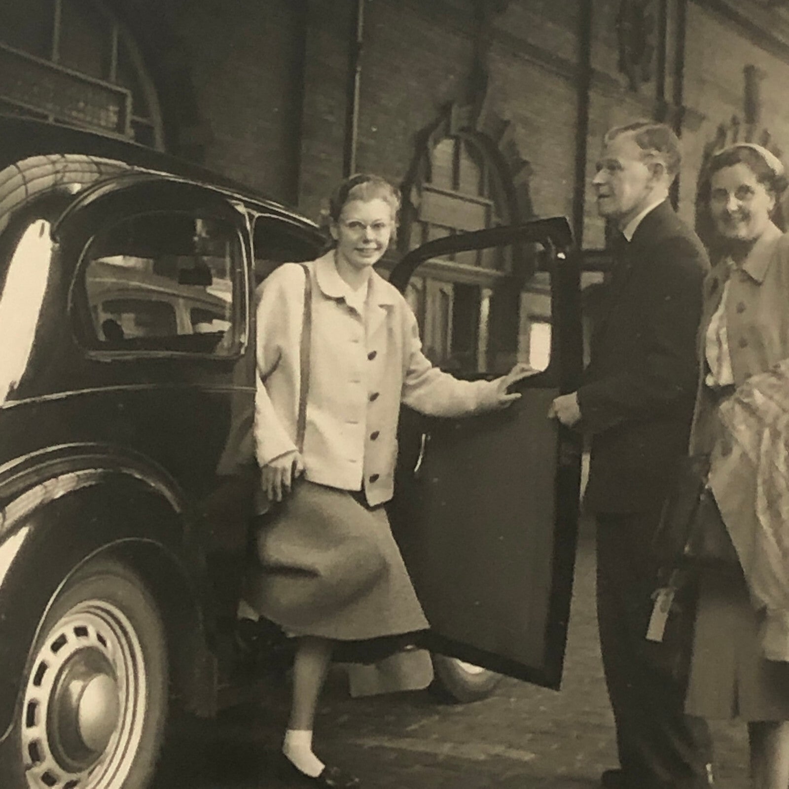 Vintage Photo Photograph Lot People Car Automobile Church AL22SM1