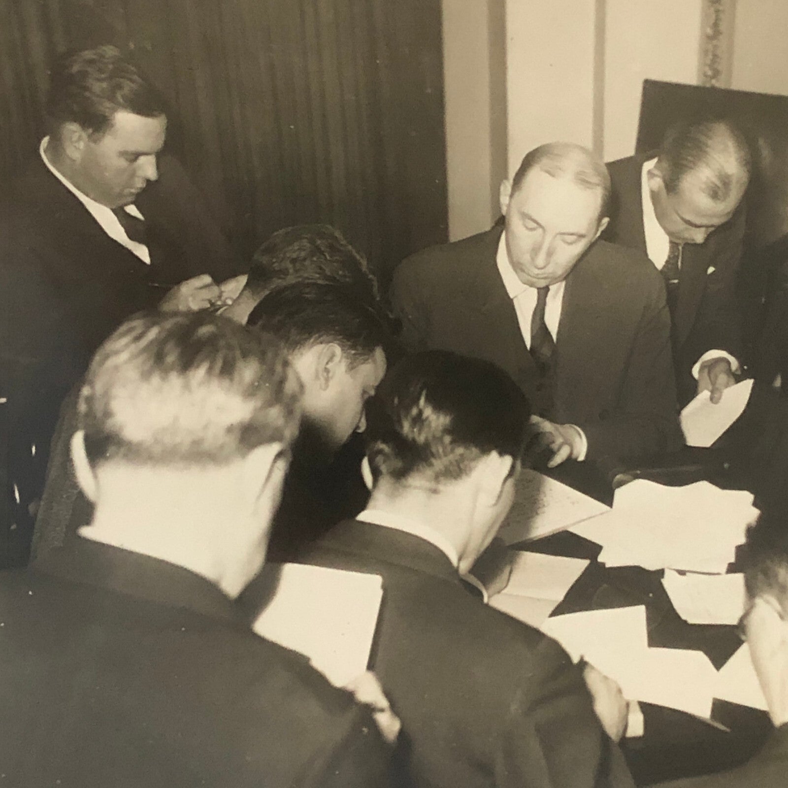 Press Photo Photograph Senator Robinson Updates Reporters on Debt 1933 Underwood