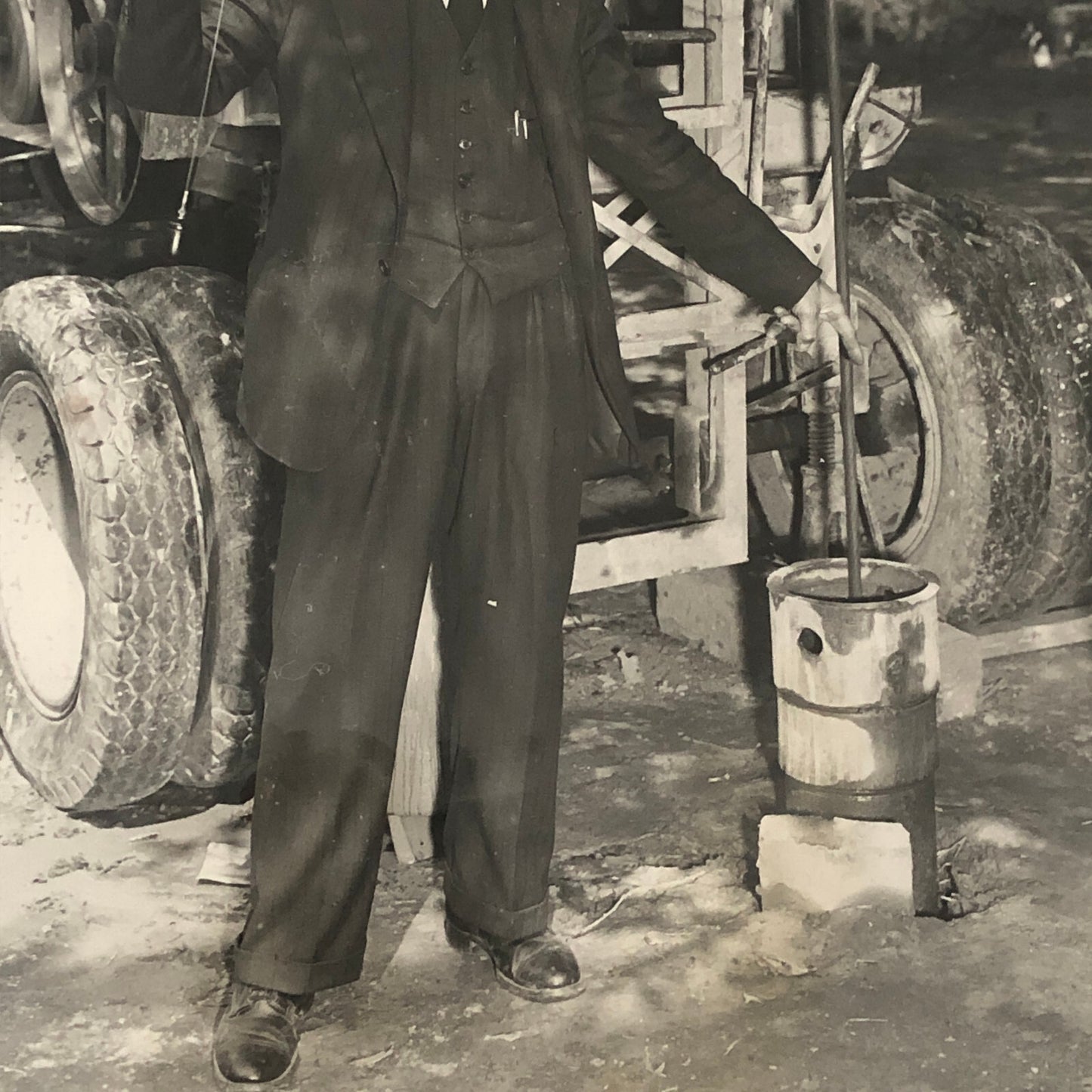 Vintage Press Photo Photograph Print Man Locating Oil using Baguette Toronto