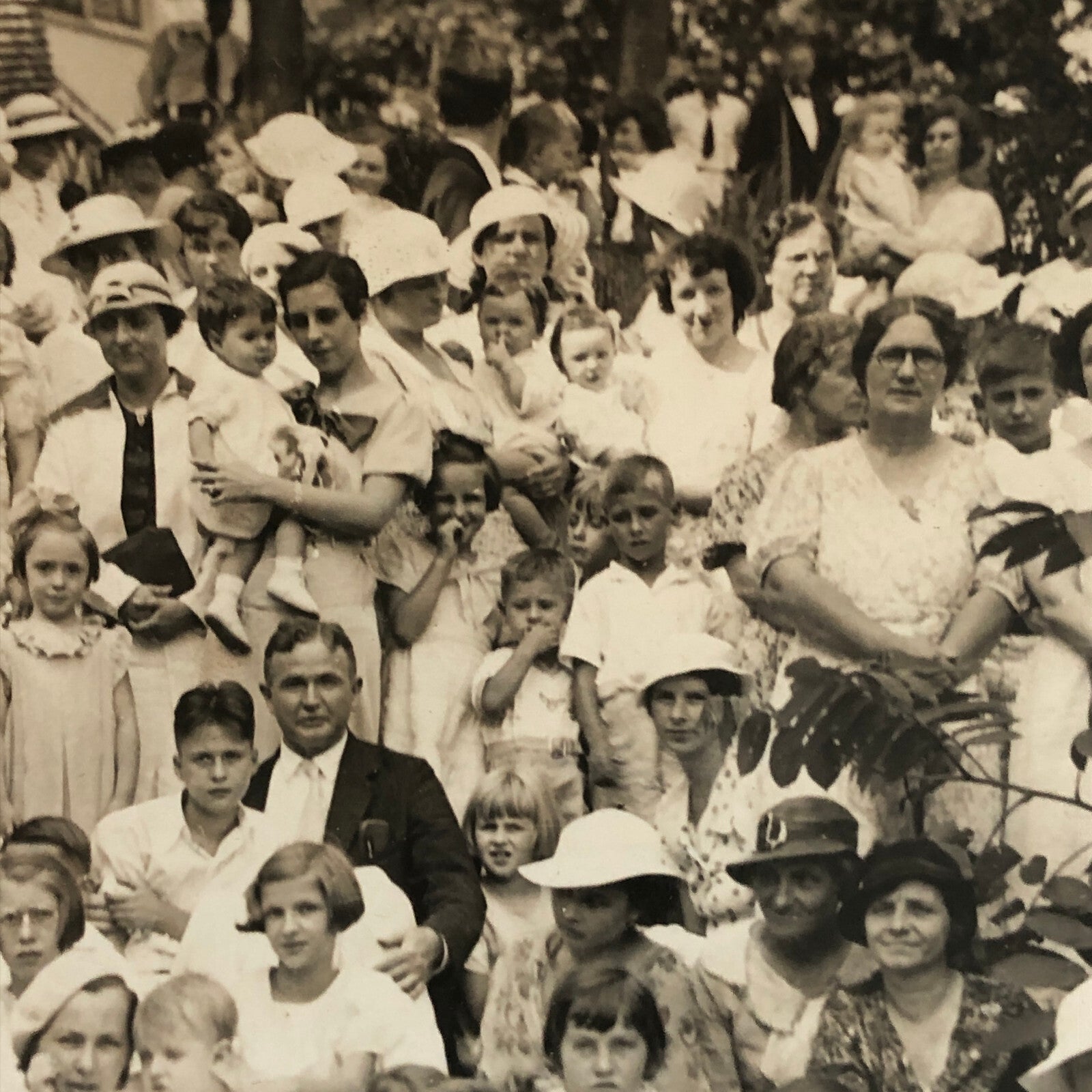Press Photo Photograph Large Group of Children People Underwood Photo