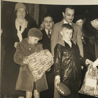 Press Photo Photograph Eleanore Roosevelt and Family Celebrate Christmas Santa