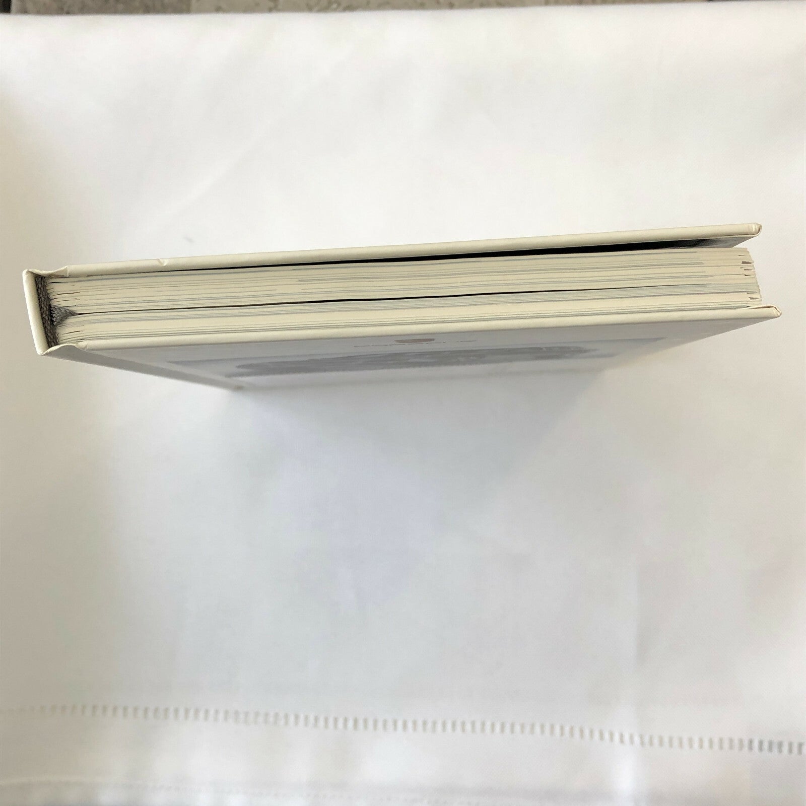 2005 ? Porsche Cayenne Hardbound Book Sales Brochure Catalog GERMAN