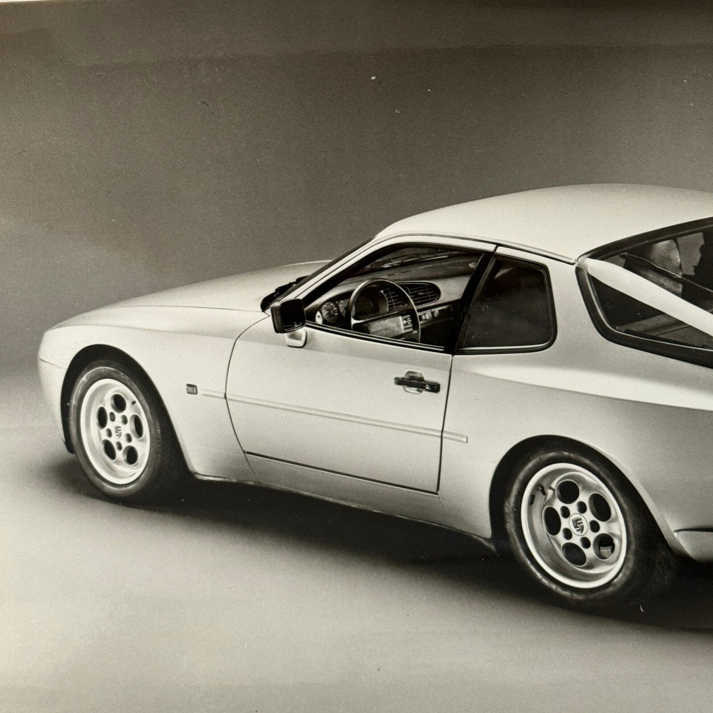 Porsche 944 Turbo Car Factory Press Photo Photograph Werkfoto German