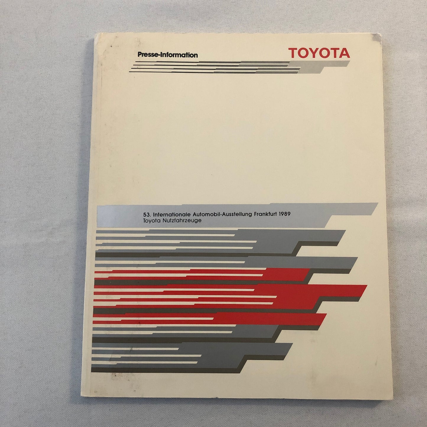 1989 Toyota Truck Press Kit with Photos Liteace Hiace Hilux Model F GERMAN Text