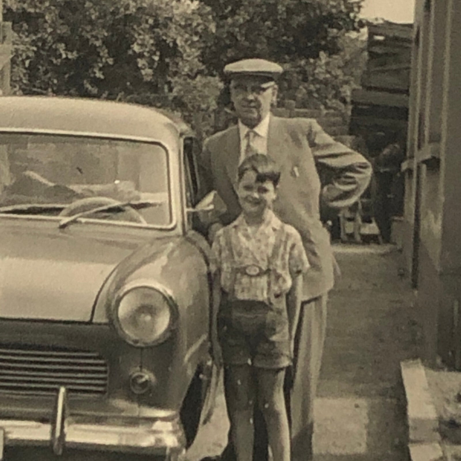 Vintage Photo Photograph Family with Classic Car - Tag AL22SM2