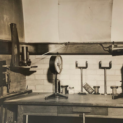 Press Photograph Photo Measuring Radioactive Material Bureau of Standards