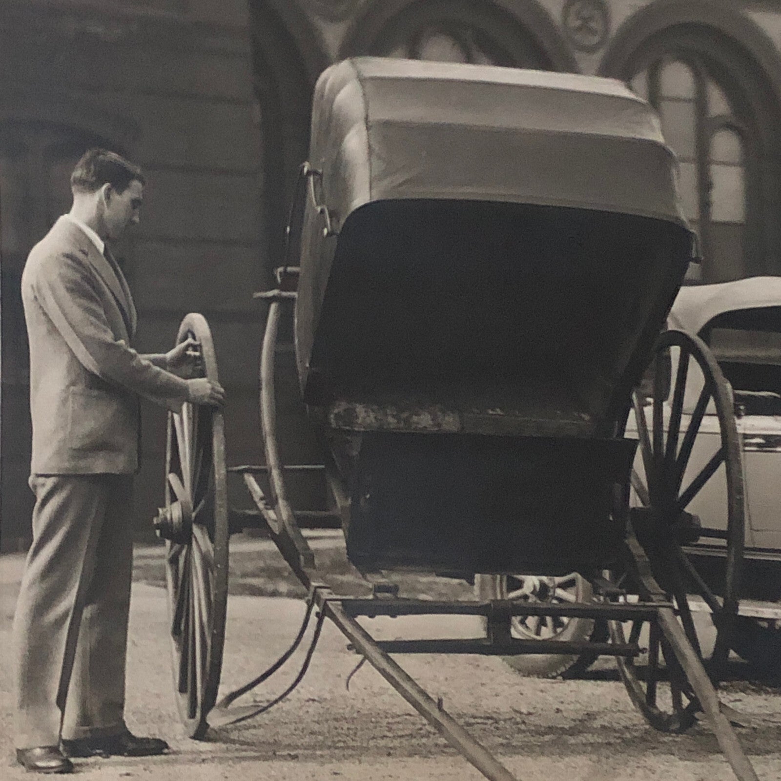 Press Photo Photograph Horse Carriage with Modern Car at Smithsonian Museum 1931